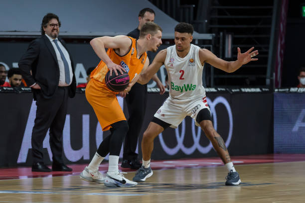 和深远后场 和深远后场